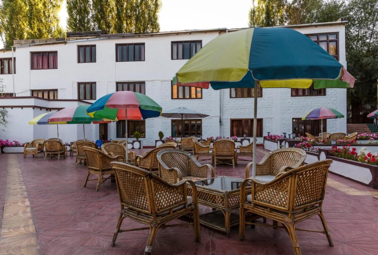 Hotel Asia Λεχ Εξωτερικό φωτογραφία