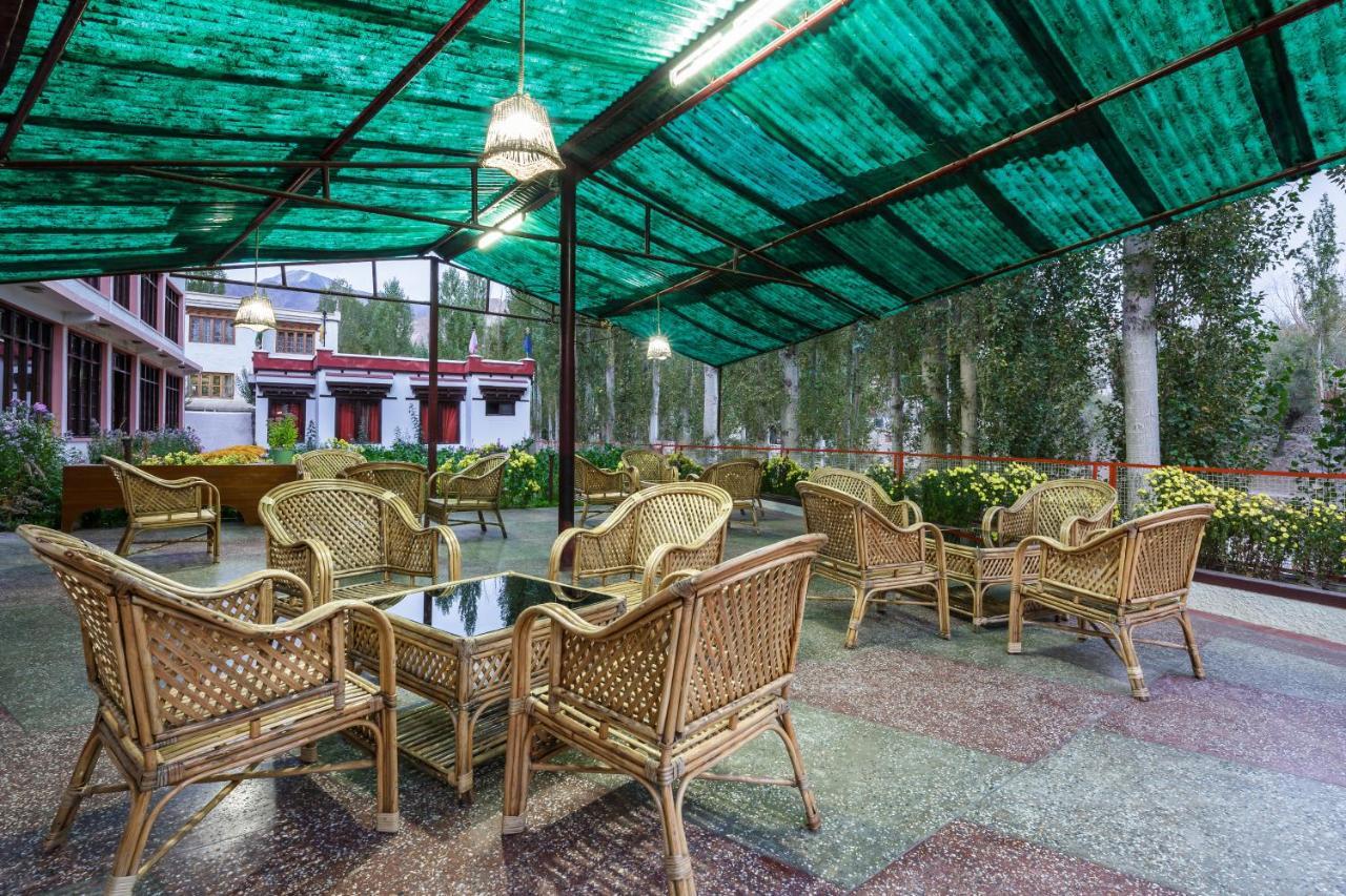 Hotel Asia Λεχ Εξωτερικό φωτογραφία
