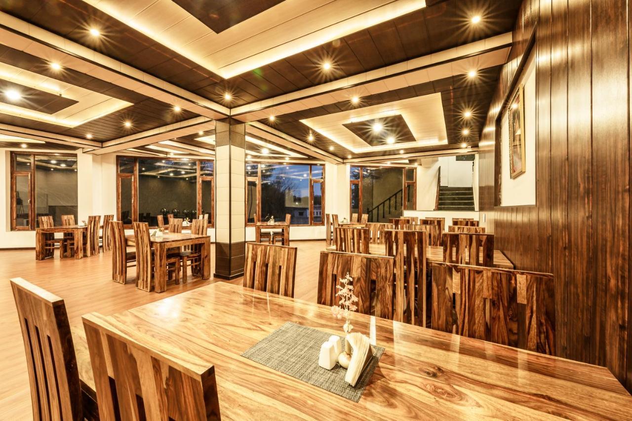 Hotel Asia Λεχ Εξωτερικό φωτογραφία