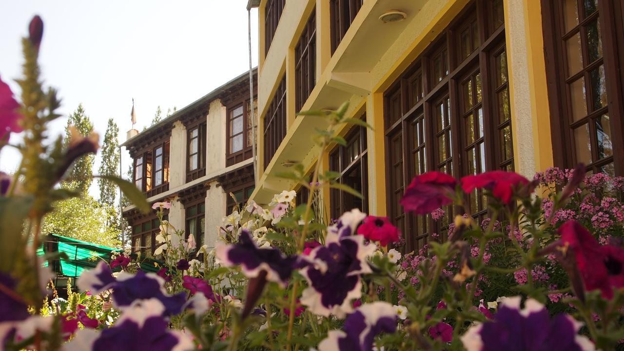 Hotel Asia Λεχ Εξωτερικό φωτογραφία